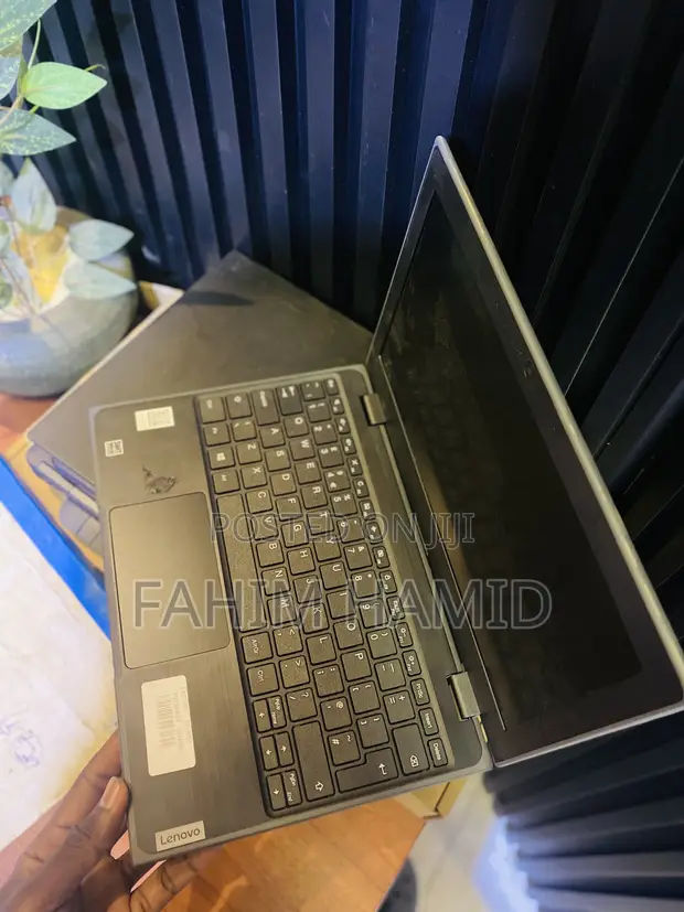 Lenovo 100e Chromebook 4GB RAM 128GB SSD - 1