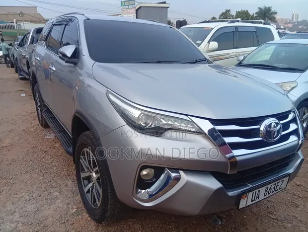 Toyota Fortuner 2.8 D AWD 2015 Silver - 1