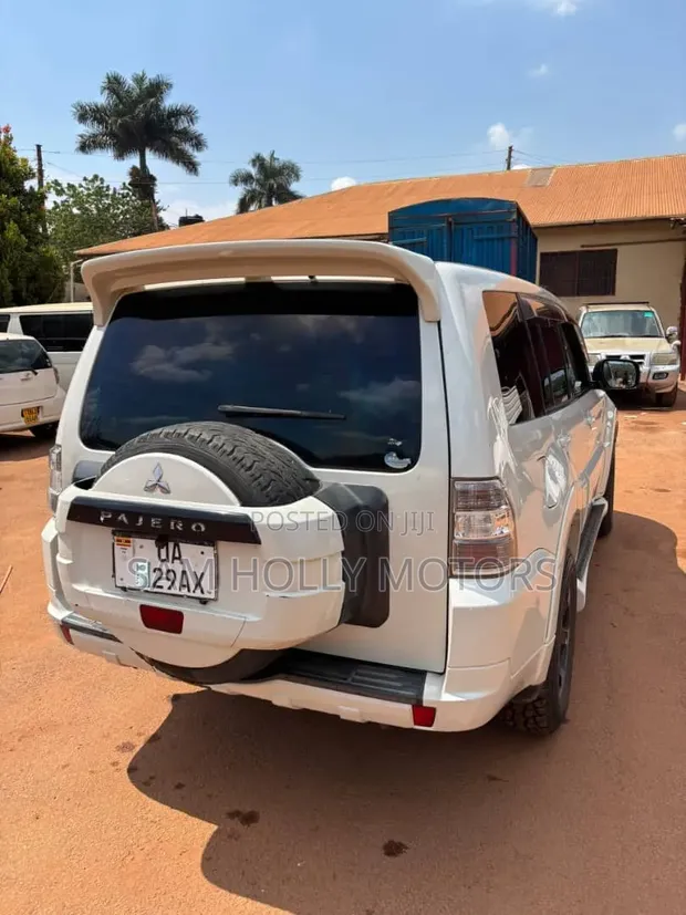 Mitsubishi Pajero 2012 White - 1