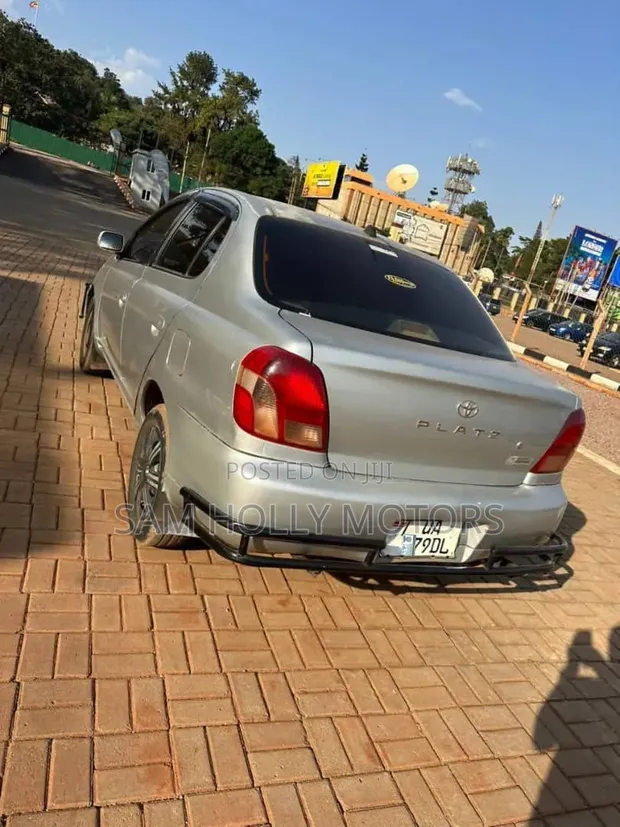 Toyota Platz 2002 Silver - 1