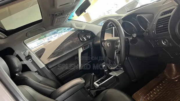 Toyota Land Cruiser Prado 2016 Gray - 1