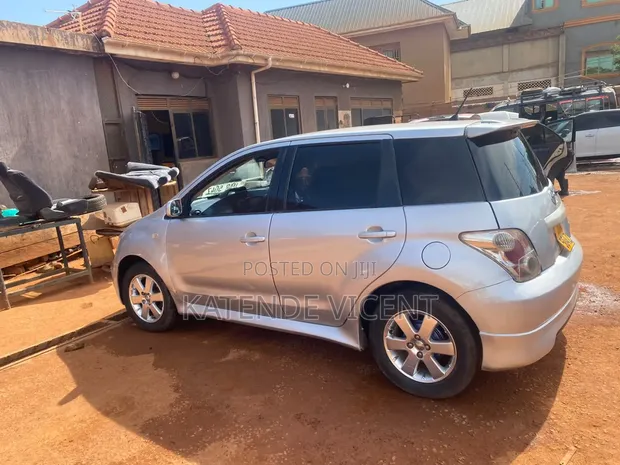 Toyota IST 2005 Silver - 1