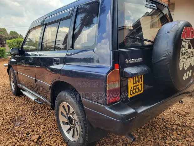 Suzuki Escudo 1995 Blue - 1