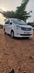 Toyota Noah 2.0 158hp AWD (7 Seater) 2012 White - 2