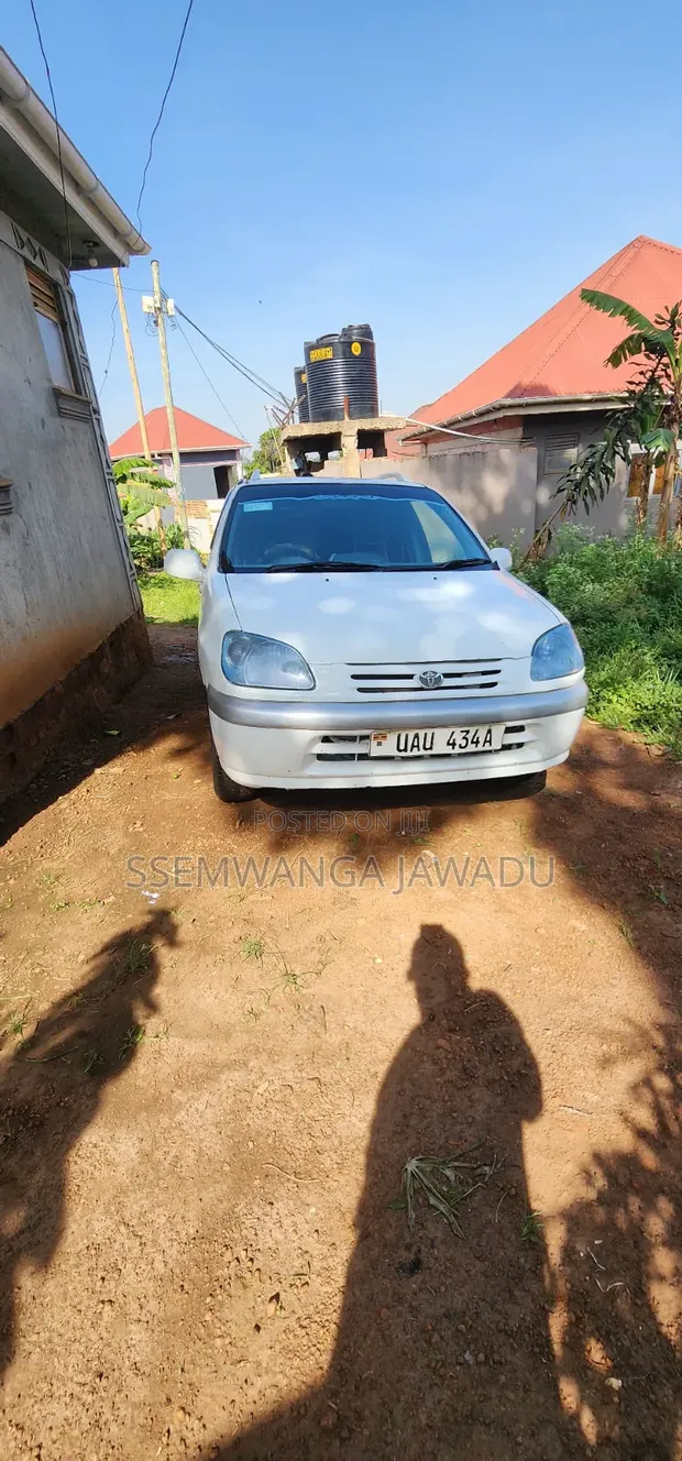 Toyota Raum 1.5 AWD 2000 White - 1