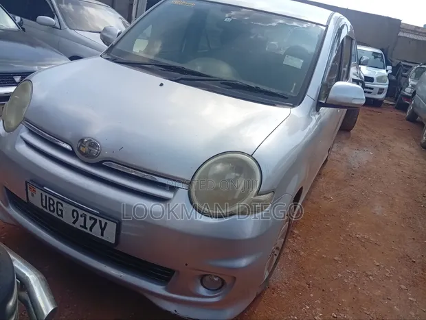 Toyota Sienta 1.5 AWD 2008 Silver - 1