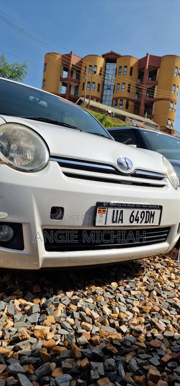 Toyota Sienta 1.5 AWD 2012 White - 1