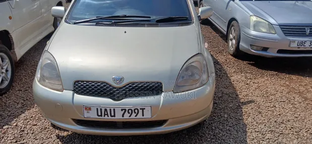 Toyota Vitz 2003 Yellow - 1