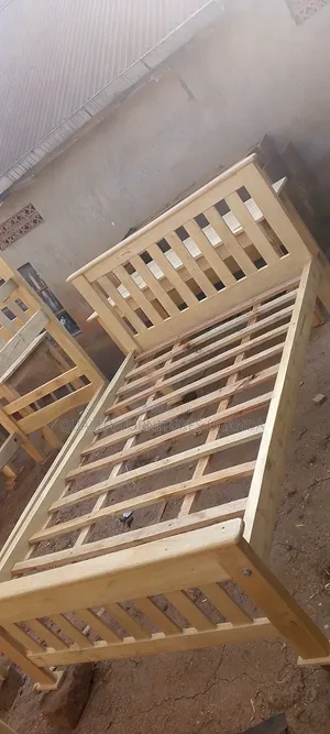4x6 Strong Hardwood Bed
