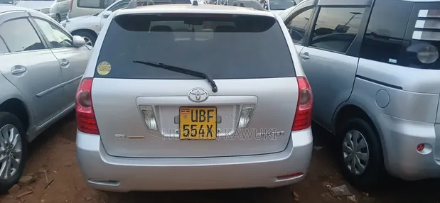 Toyota Corolla Fielder 2004 Silver - 1