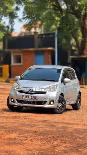 Toyota Ractis 1.5 FWD 2012 Silver