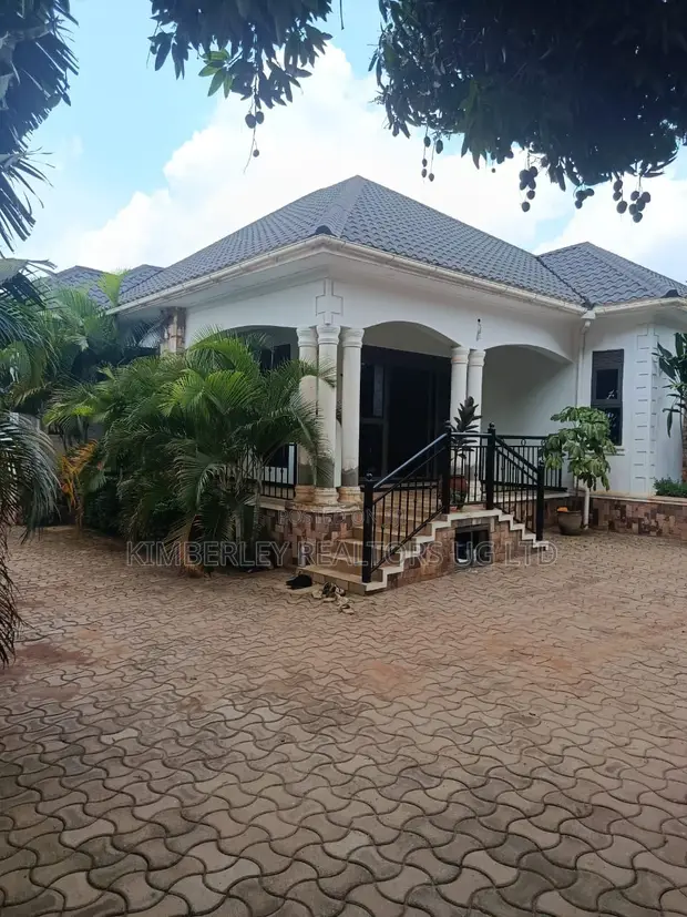 5 Bedroom House for Sale in Kasagati, Naganbo - 1