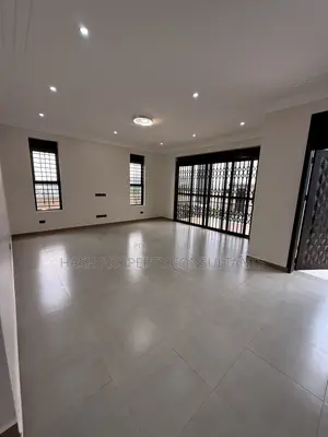5 Bedroom House for Sale in Akright City, Central Division
