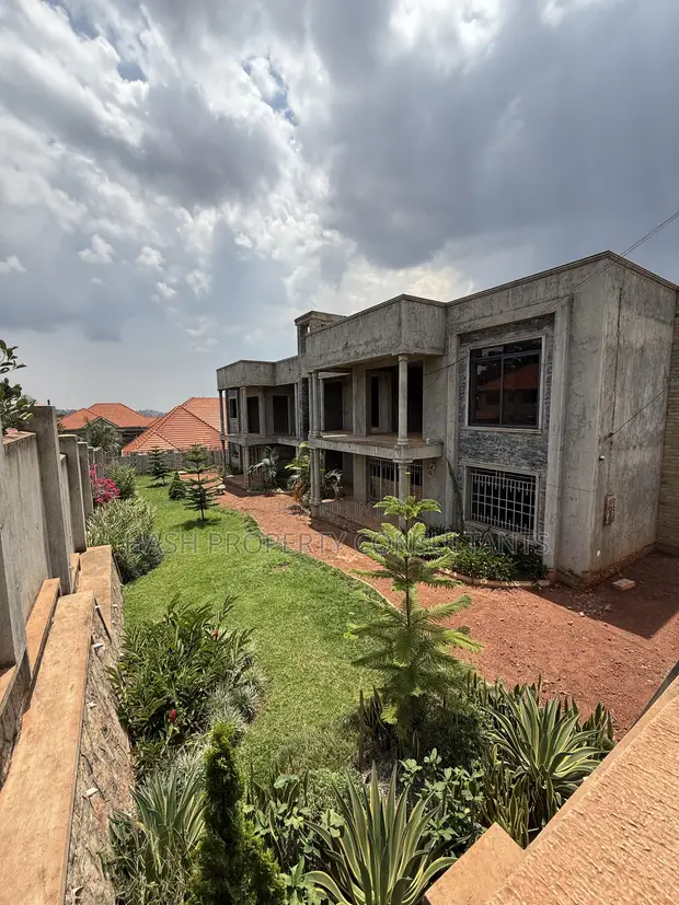 3-Bedroom Apartment for Sale in Akright City, Central Division - 1