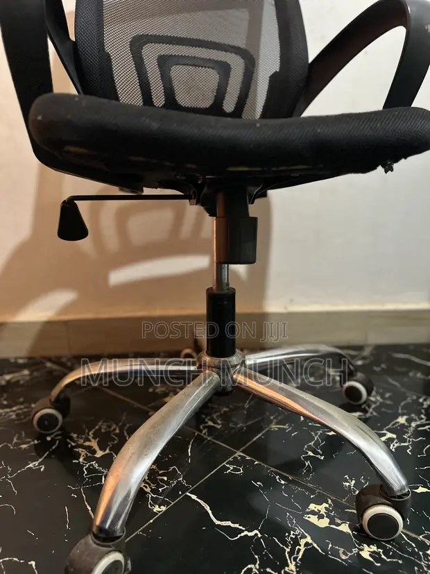 Ergonomic Mesh-Back Office Desk Chair - 1