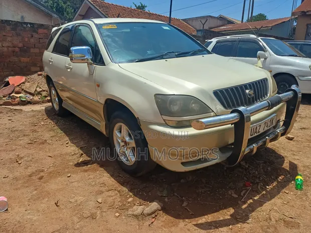 Toyota Harrier 2.2 16V 2002 White - 1