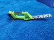 Deli DG621-1 Cordless Hedge Trimmer (20V 4Ah Battery + Charger) - 2