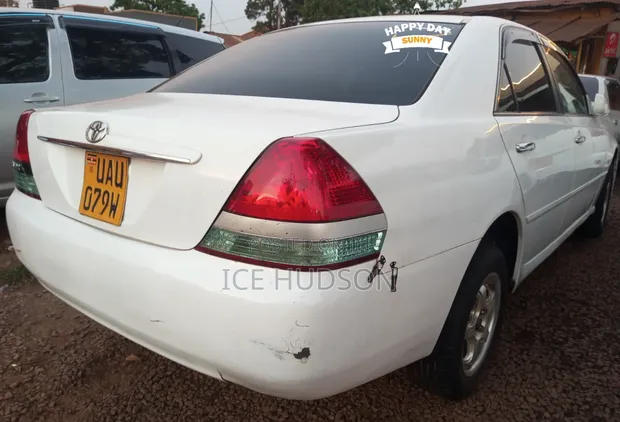 Toyota Mark II 2002 White - 1