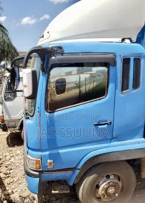 Mitsubishi Fuso Super Great Truck