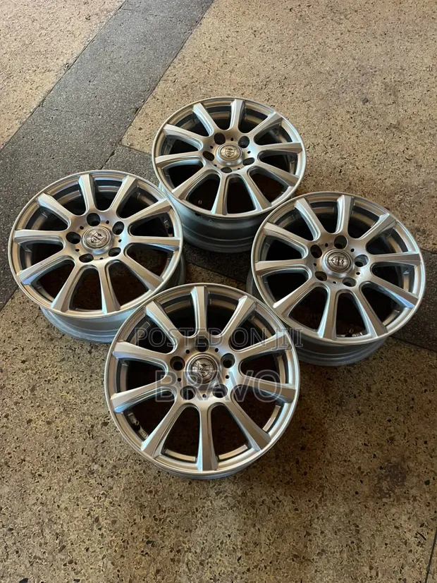 Size 15 Silver Rims for Toyota Mark II - 1
