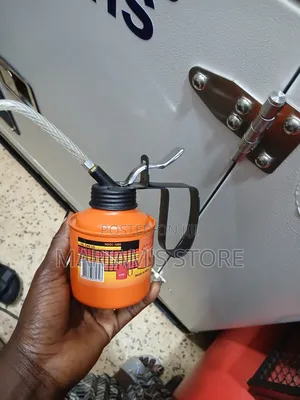 Raider RDOC 1200 Oil Can with Pump