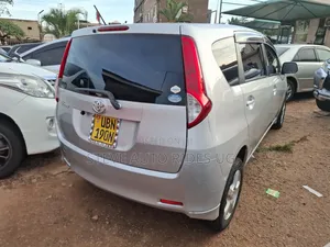 Toyota Passo Sette 1.5 FWD 2009 Silver