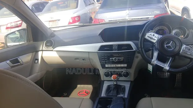 Mercedes-Benz C200 2011 Black - 1