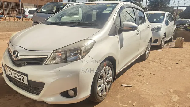 Toyota Vitz 2011 White - 1