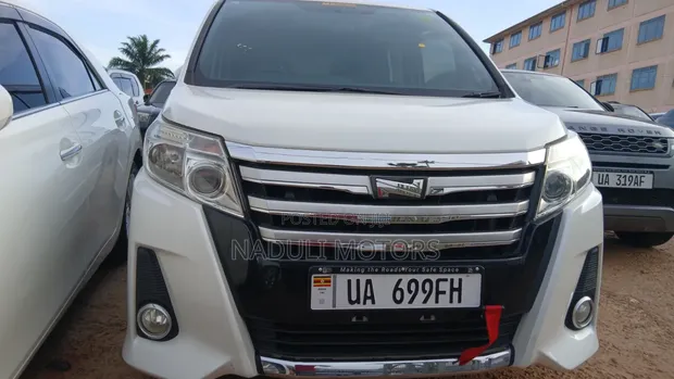 Toyota Noah 2016 White - 1
