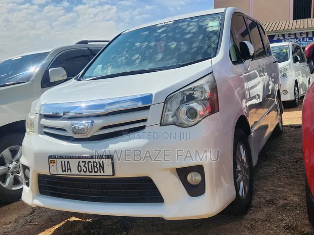 Toyota Noah 2012 White - 1
