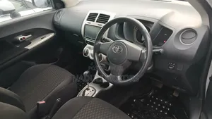 Toyota IST 2010 Silver