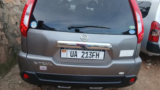 Nissan X-Trail 2012 Silver Automatic - 1