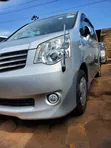 Toyota Noah 2.0 143hp AWD (8 Seater) 2013 Silver - 3