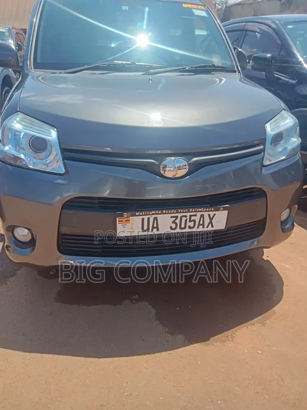 Toyota Sienta 1.5 AWD 2012 Silver - 1