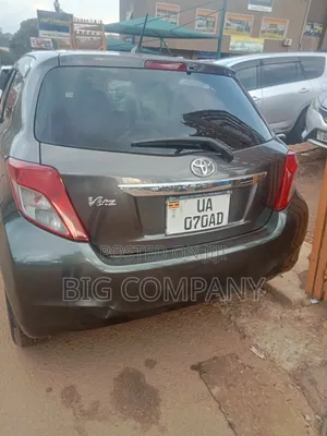 Toyota Vitz 1.3 AWD 2012 Maroon