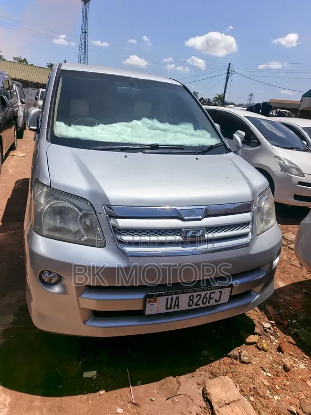 Toyota Noah 2.0 FWD (8 Seater) 2003 Silver - 1