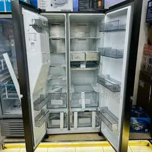 Hisense 720L Fridge with Ice Dispenser
