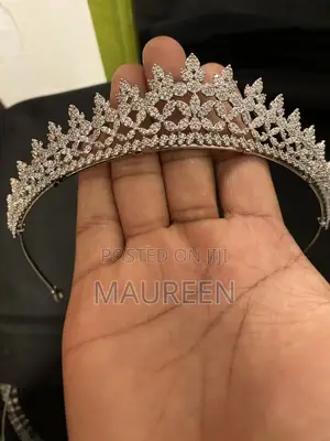 Elegant Silver Crystal Floral Bridal Tiara - Wedding Crown