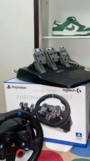 Logitech G29 Driving Force Racing Wheel and Pedals