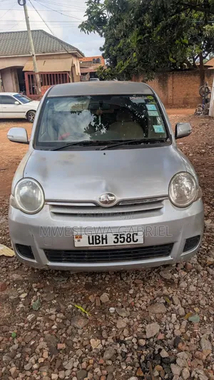 Toyota Sienta 2007 Silver