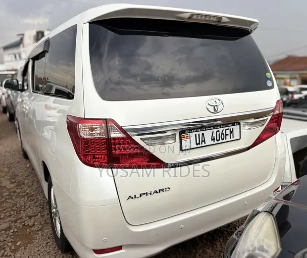 Toyota Alphard 2.4 Petrol FWD 2012 White - 1