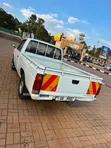 Nissan Pick-Up 2000 White - 5