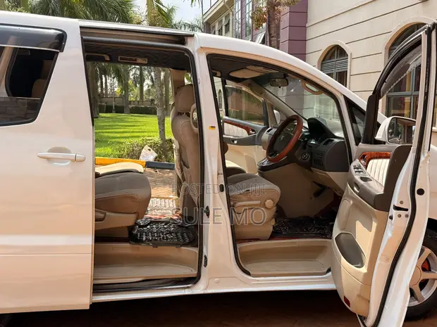 Toyota Alphard 2.4 Petrol AWD 2008 White - 1