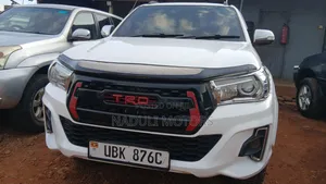 Toyota Hilux 2011 White