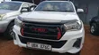 Toyota Hilux 2011 White - 1