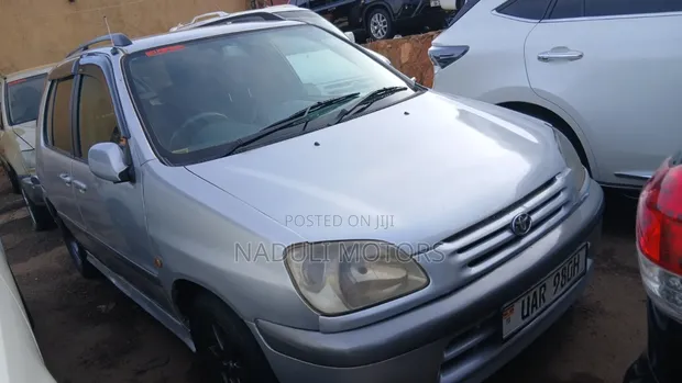 Toyota Raum 1.5 FWD 2001 Silver - 1