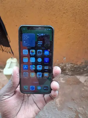 Apple iPhone X 64GB Black (Used, Cracked Screen)