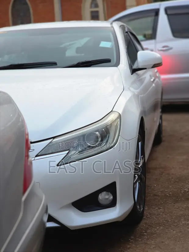 Toyota Mark X 2.5 RWD 2013 White - 1