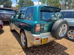 Toyota RAV4 2000cc Automatic Green