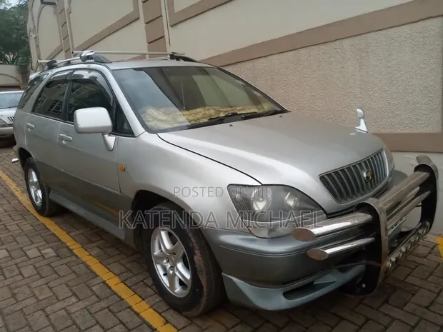 Toyota Harrier 3.0 V6 4WD 1999 Beige - 1